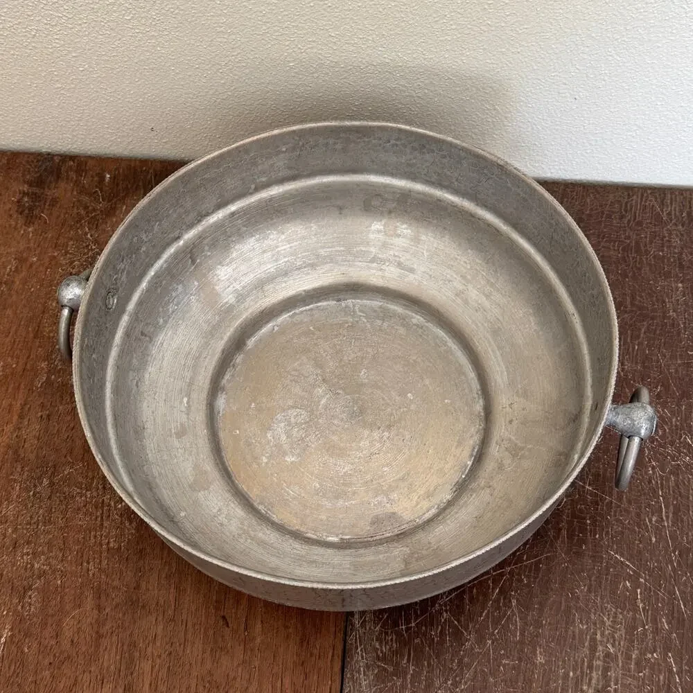 Vintage Hammered Aluminum Casserole Dish & Vintage Pryex 1.5 qt Glass‎ Bowl